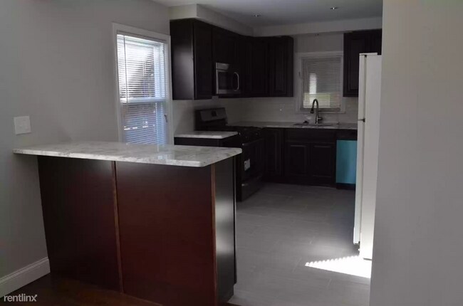 Building Photo - 4 br, 2.5 bath House - 2111 Rochester Rd
