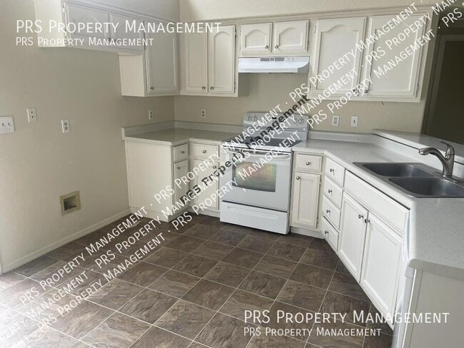 Building Photo - 441 S Maple-124