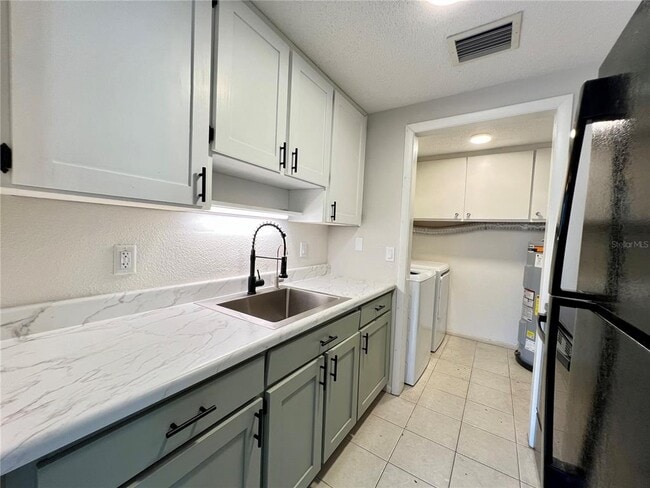 Building Photo - 414 Live Oak Ln