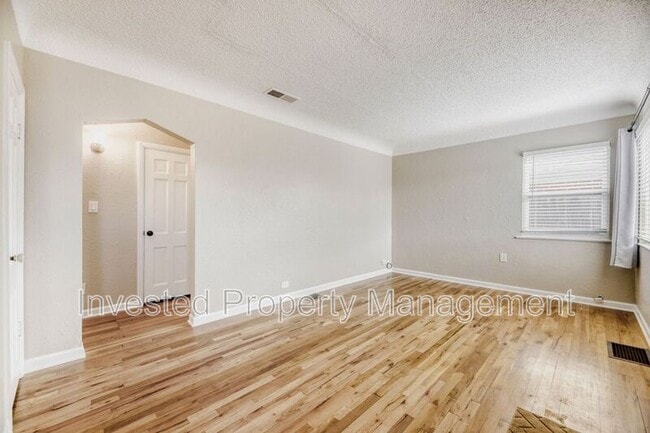 Foto del edificio - 4670 S Washington St