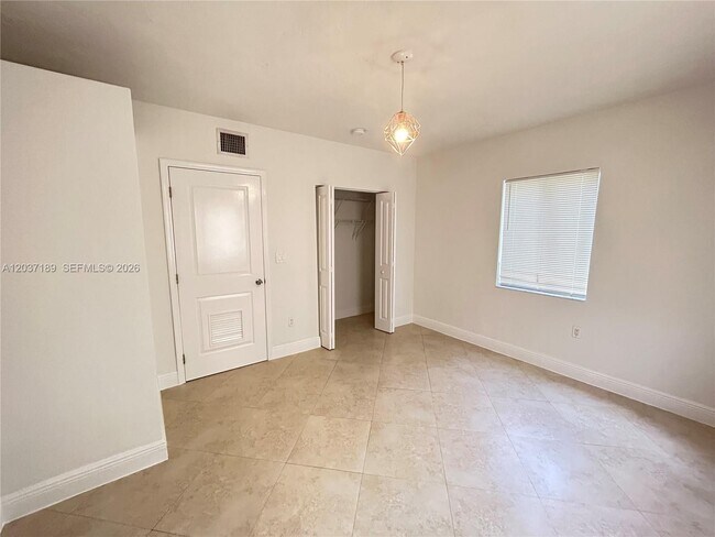 Foto del edificio - 2880 Pine Tree Dr
