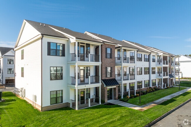 Building Photo - The Village at Hamilton Green (1651 Klockner LLC)