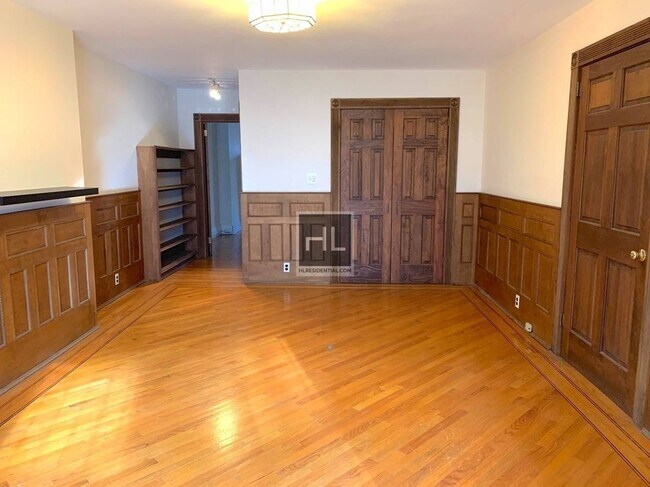 Building Photo - 425-445 45th St