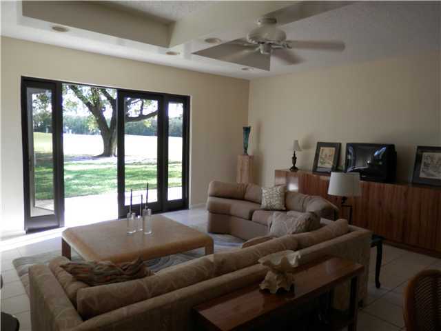Foto del edificio - 830 Greensward Ct
