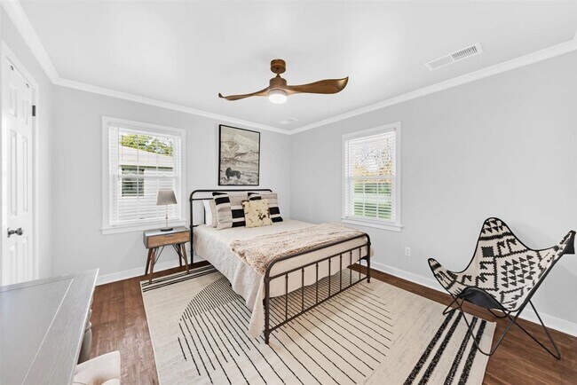 Foto del edificio - 1077 Harbor View Rd
