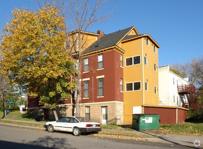Foto del edificio - 200 Cedar Lake Rd