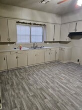 Building Photo - 429 Maple St