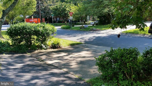 Foto del edificio - 5909 Lenox Rd