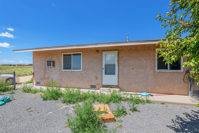 Building Photo - Duplex in Pueblo West!