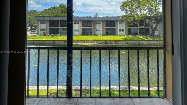 Foto del edificio - 8040 N Colony Cir