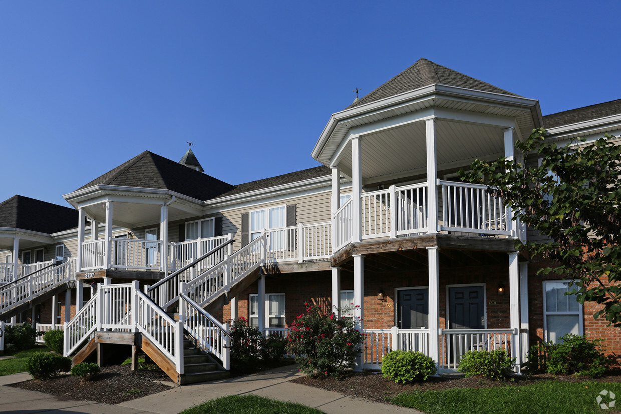 Primary Photo - Falcon Crest Apartments