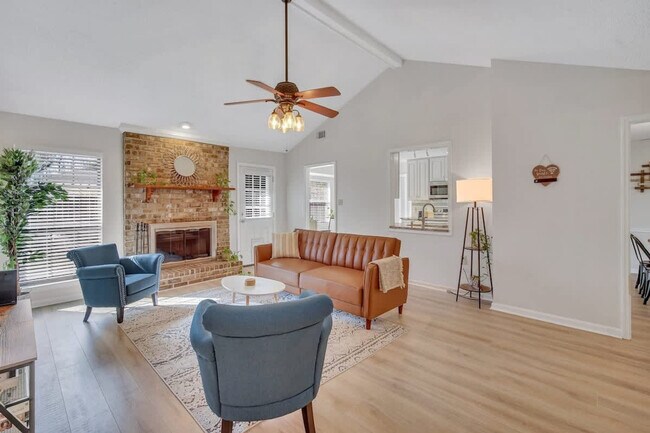 Foto del edificio - 313 Manden Rd