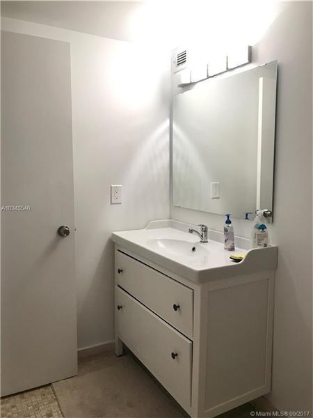 Foto del edificio - 2500 Parkview Dr