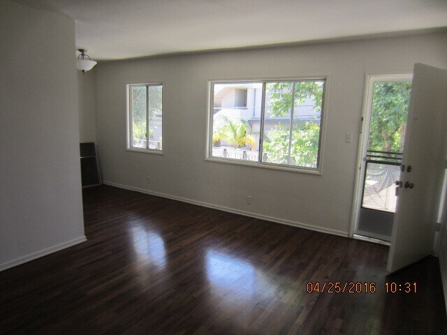 Foto del edificio - 1220 Havenhurst Dr