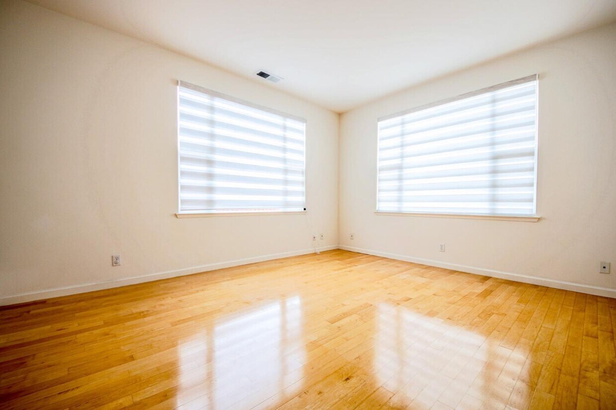 Primary Photo - 3323 Bastille Ct