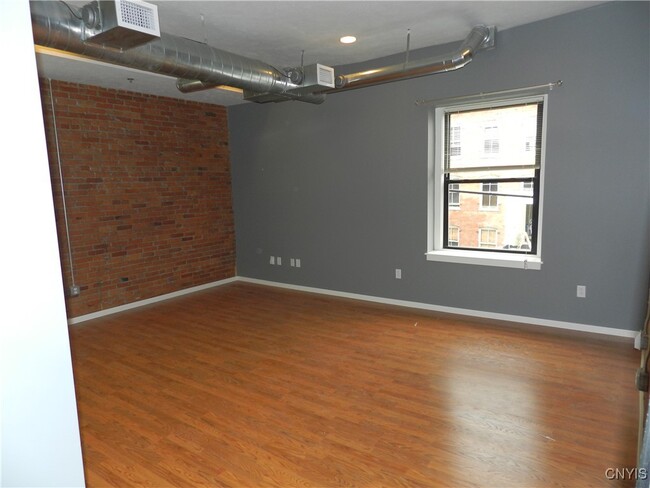 Foto del edificio - 317 S Clinton St