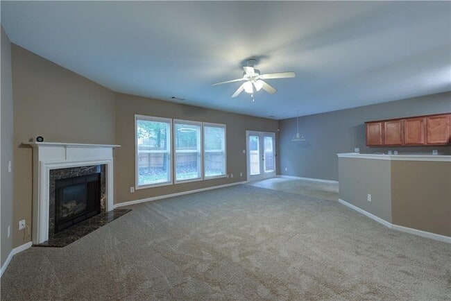 Building Photo - 2451 Southhaven Ln