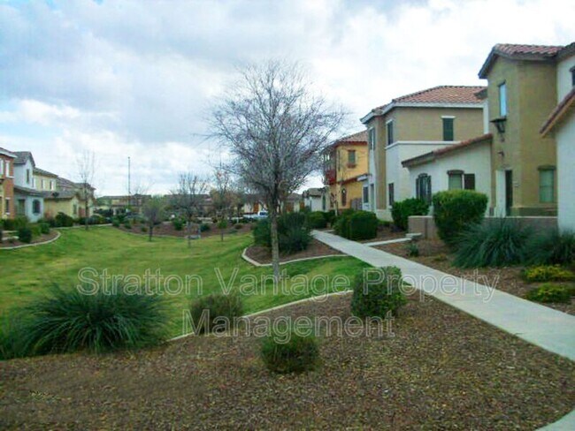 Foto del edificio - 4685 E Laurel Ave