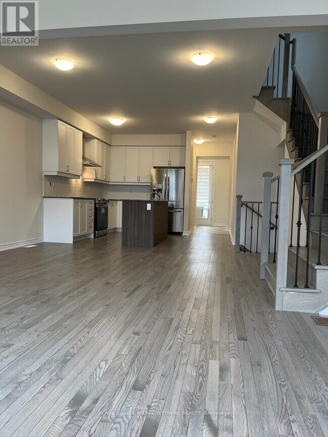 Photo du bâtiment - 45 Eberhardt Dr