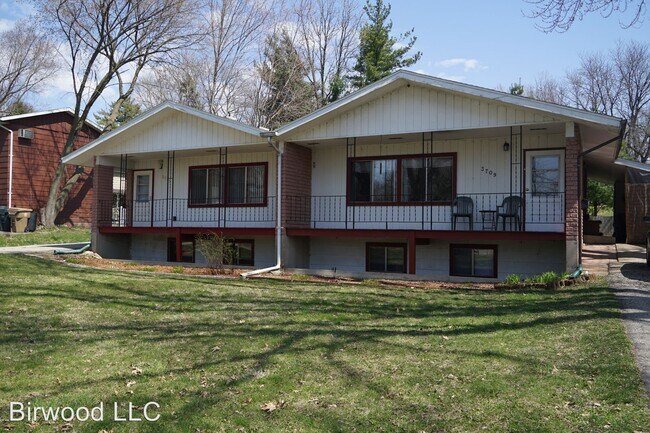 Building Photo - 3709 Hanover St