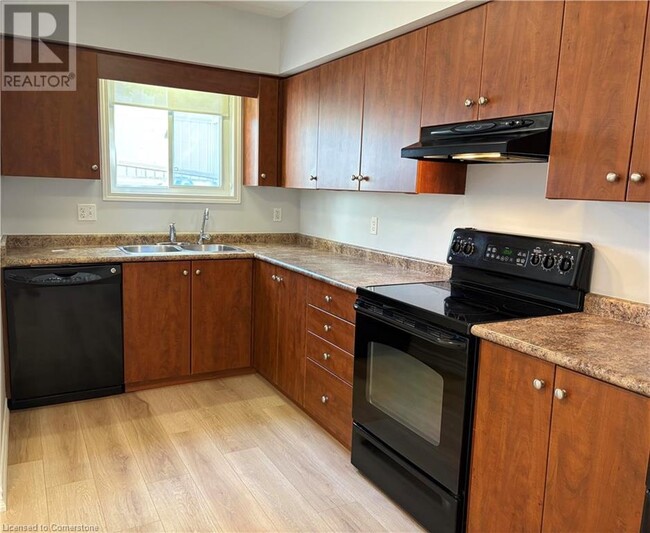Building Photo - 50 Howe Dr