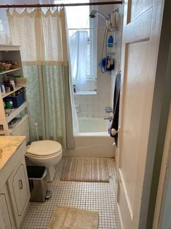 Baño - 3420 16th St NW