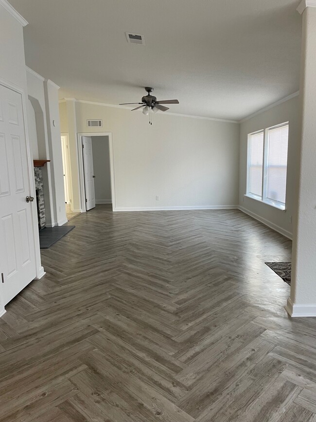 Building Photo - 6516 Asher Rd