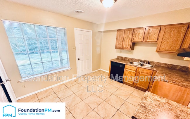 Building Photo - 3899 Walsingham Dr