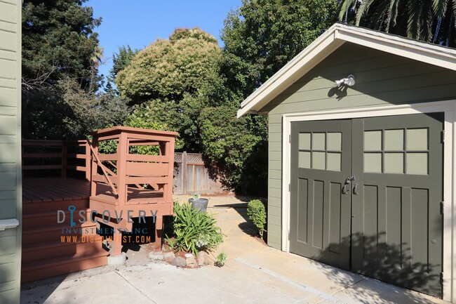 Building Photo - Craftsman Home Near Piedmont Avenue