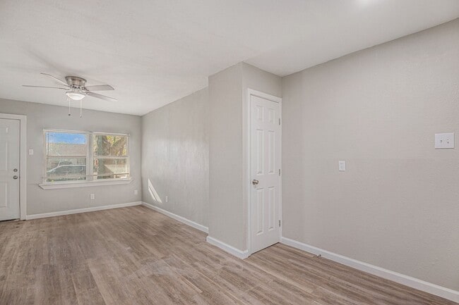 Foto del edificio - 406 Dawson Cir