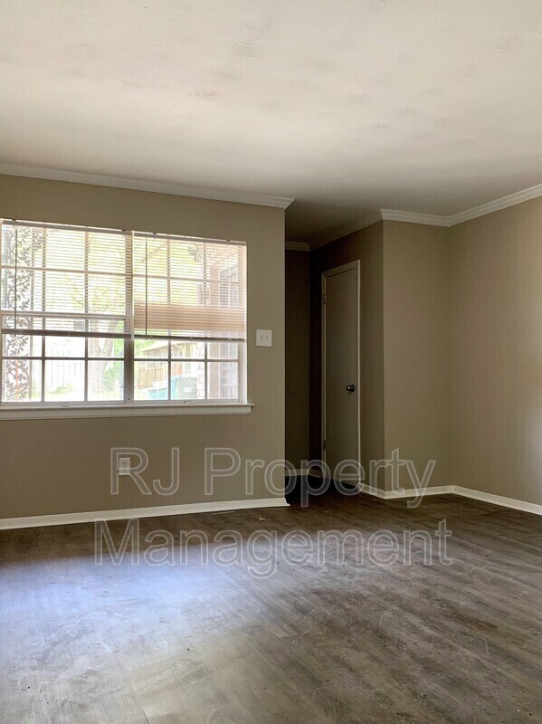 Foto del edificio - 2093 Jefferson Ave