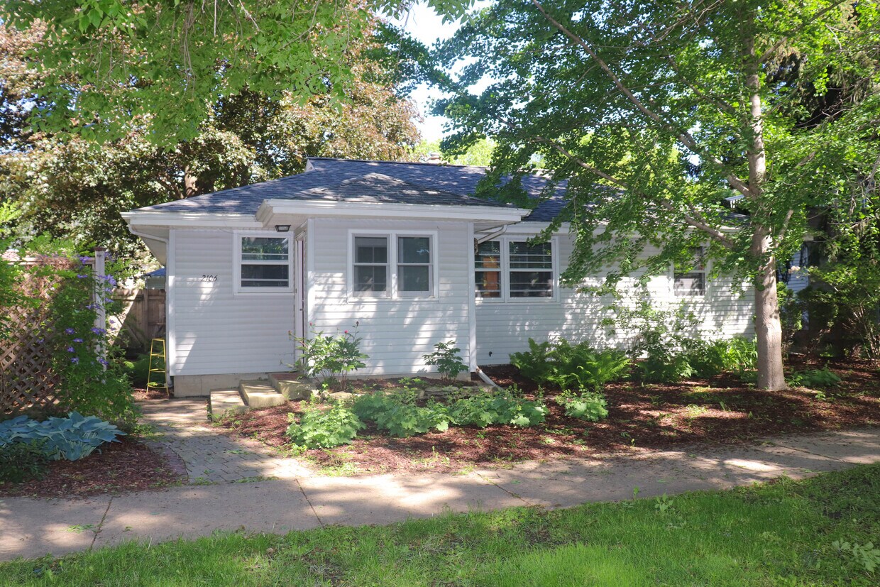 Street View - 2106 Madison St