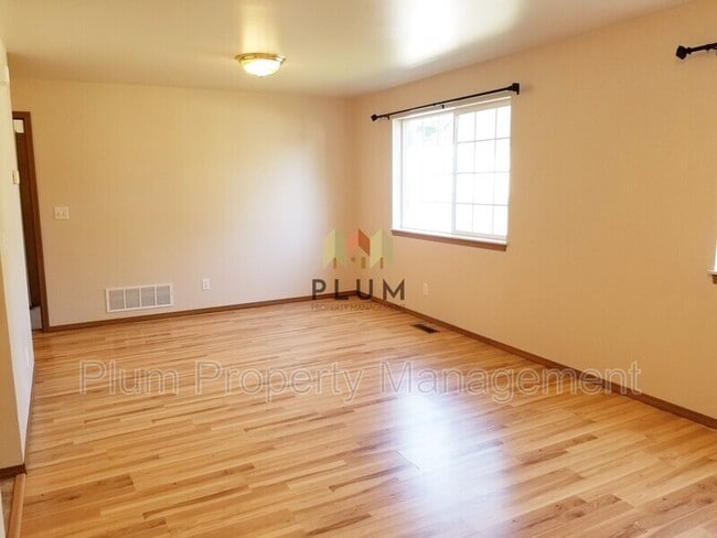 Building Photo - 1946 S 12th St W