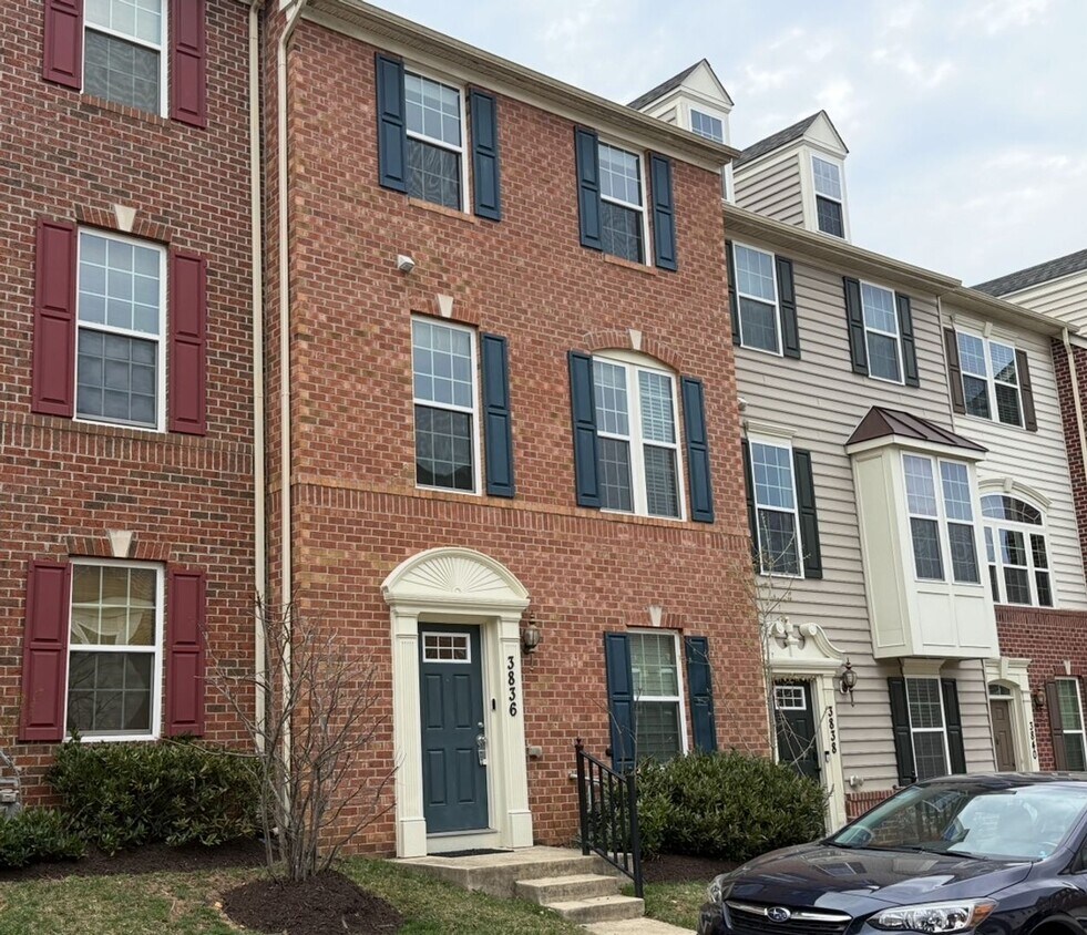 Primary Photo - Lovely 4 BR/3.5 BA Townhome in Burtonsville!