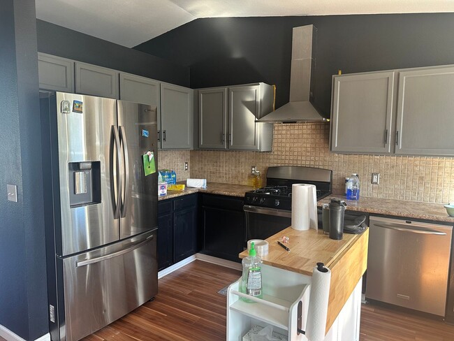 Building Photo - Charming 3-bedroom  3-bath Home Minutes Fr...