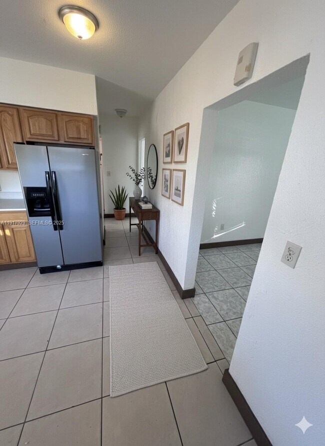 Foto del edificio - 1995 NE 167th St