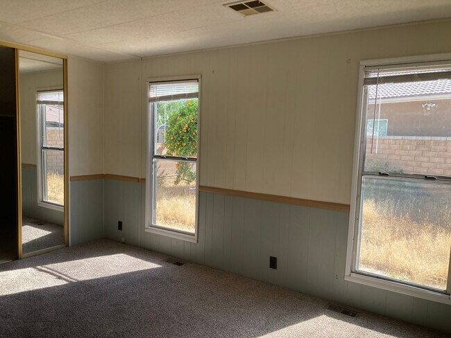 Foto del edificio - 1429 Basswood Way