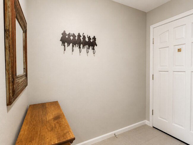 Building Photo - 321 SE Orchard Dr