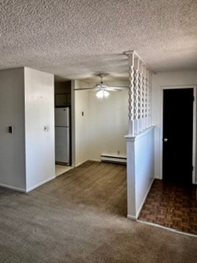 Building Photo - 2 Bedroom Apartment with Garage Available August 1st