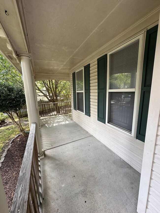 Building Photo - Waterstone