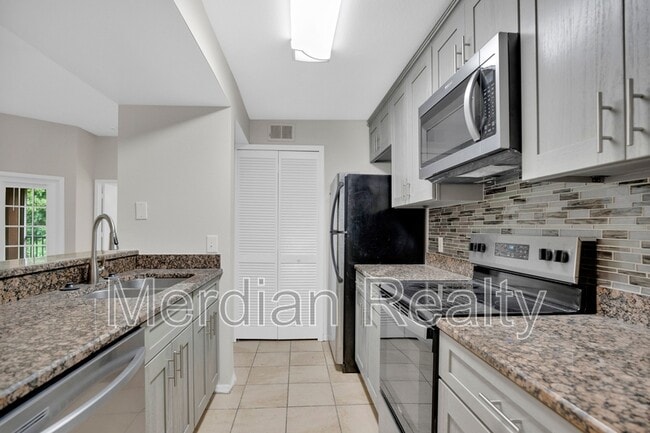 Foto del edificio - 421 Summit Ridge Pl