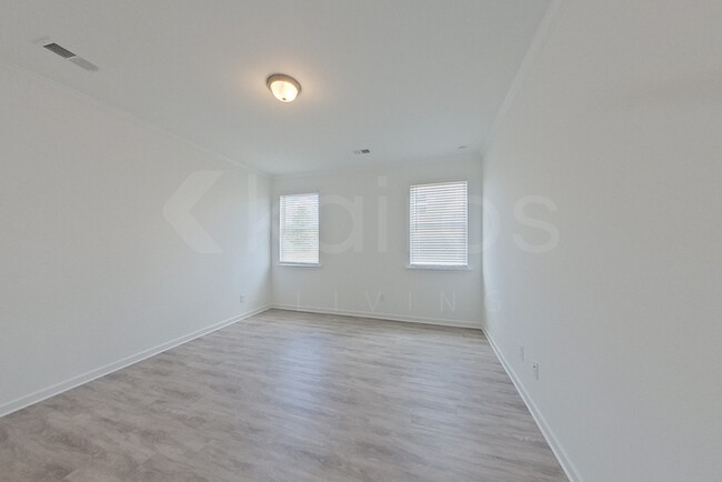 Foto del edificio - 300 Silver Maple Ln