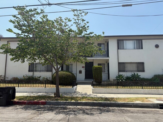 Foto del edificio - 350 E Plymouth St