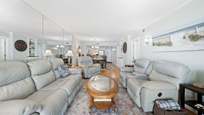 Building Photo - 7205 Thomas Dr