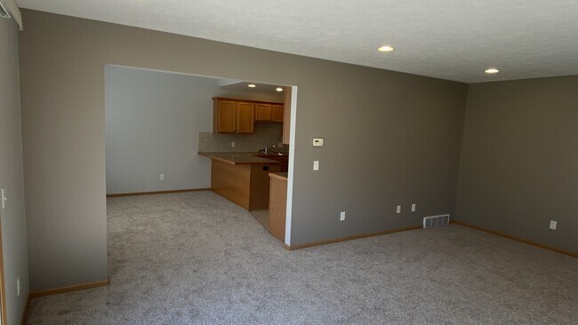 Building Photo - 2456-2456 Millview