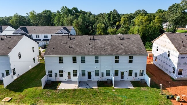 Building Photo - 18 Twiggs Ln