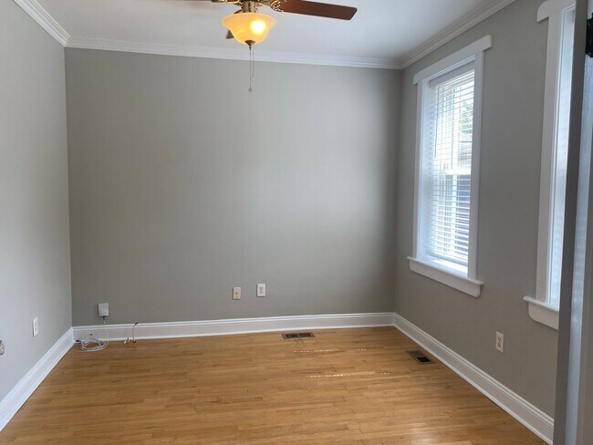 Building Photo - New Rehab in South Hampton!! WITH GARAGE