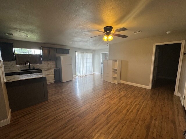 Foto del edificio - 4922 NW Ozmun Ave