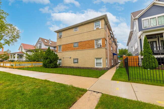 Foto del edificio - 4149 N Tripp Ave