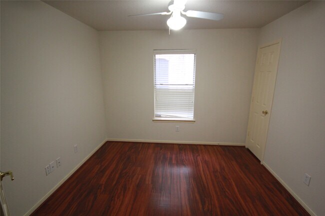Building Photo - 19055 Village Maple Ct